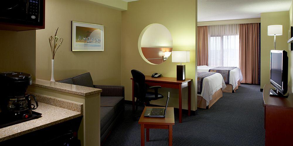 Hotel Fairfield & By Marriott Montreal Airport Dorval