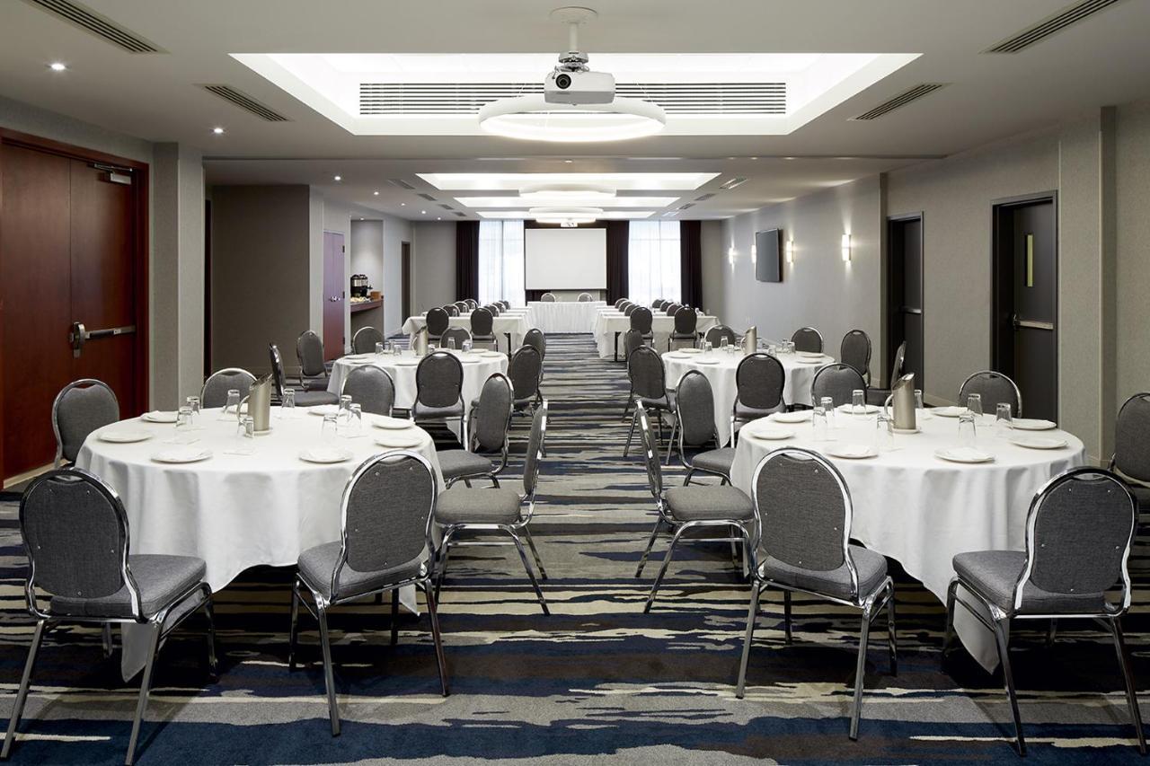 Hotel Fairfield & By Marriott Montreal Airport Dorval