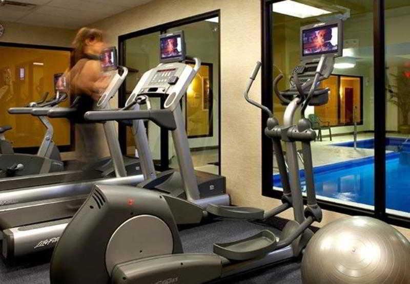 Fairfield & By Marriott Montreal Airport 3*