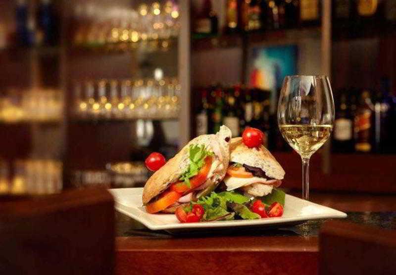 Hotel Fairfield & By Marriott Montreal Airport Dorval