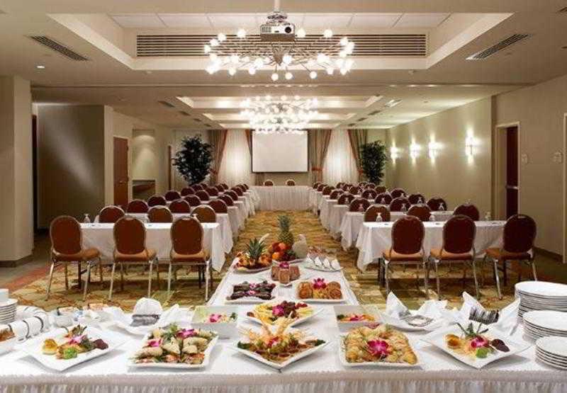 Fairfield & By Marriott Montreal Airport Hotel