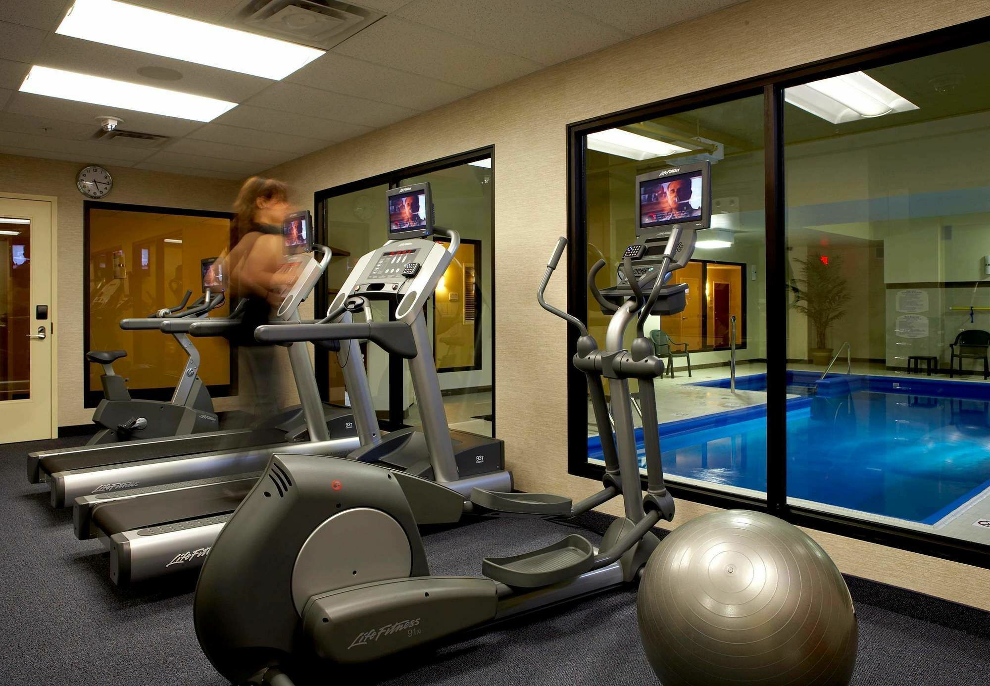 Hotel Fairfield & By Marriott Montreal Airport Dorval